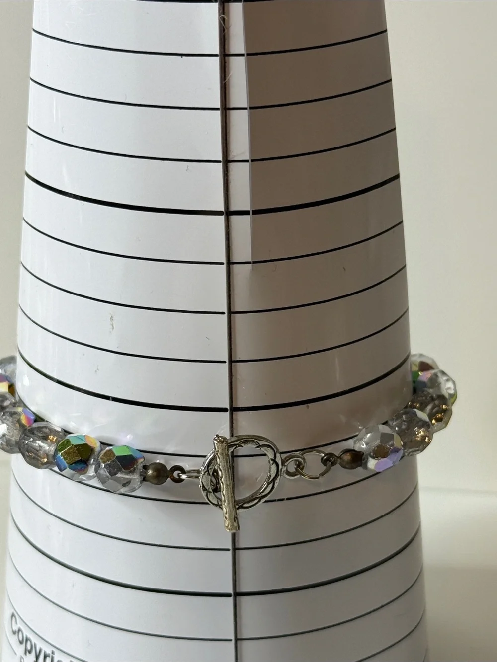 Vintage faceted glass Bead Bracelet in Iridescent Clear carnival style pretty